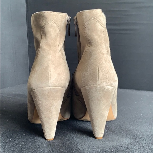 Vince Camuto suede ankle boots. 8.5 - Picture 2 of 9